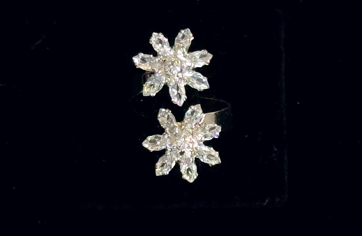 Adjustable silver floral crystal ring featuring a sparkling flower-shaped design